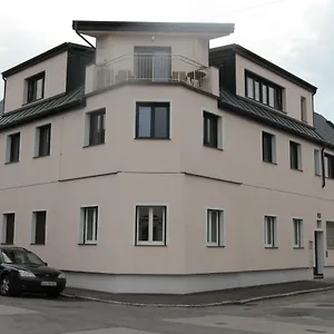  Apartment Stay-in 23